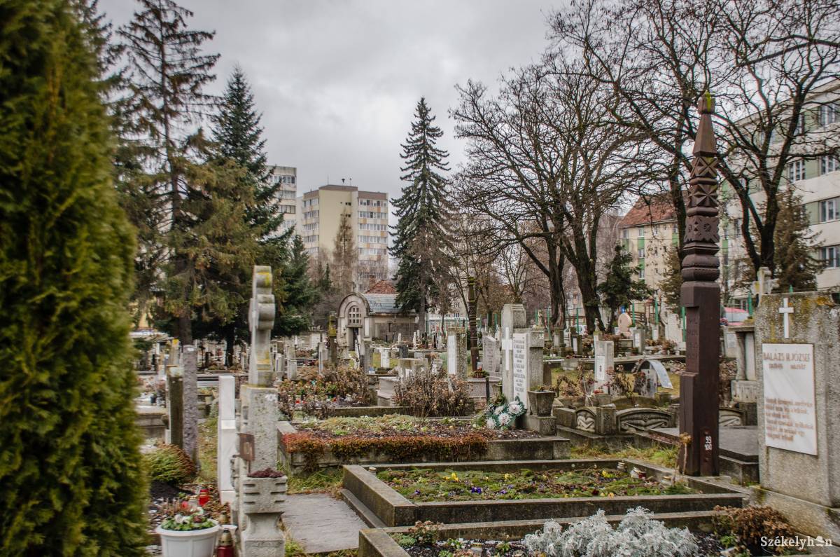 Visszavette az önkormányzat a temetkezési vállalkozástól a sírkert működtetését