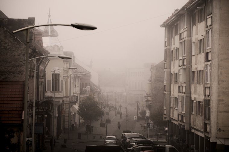 Az ország egy részében ki sem látnak a köd alól