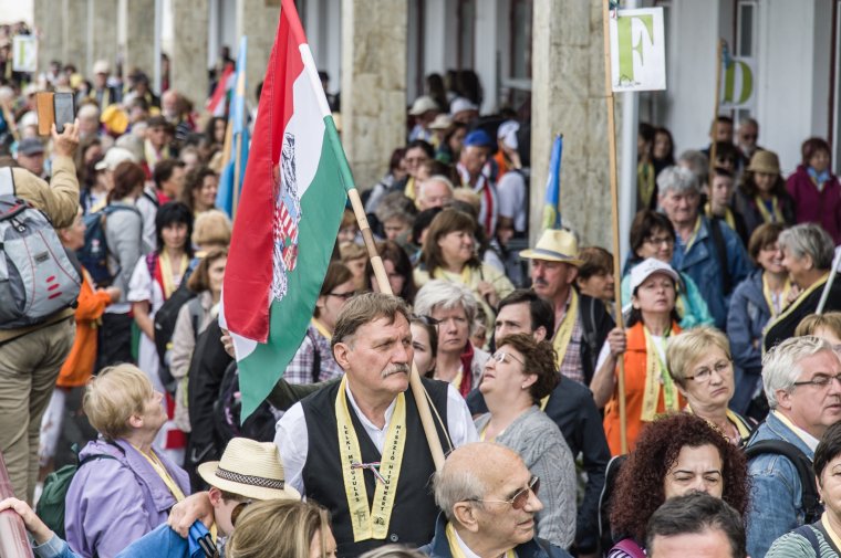 Lelki egyesítés a csíksomlyói búcsú – több ezren érkeztek a zarándokvonatokkal