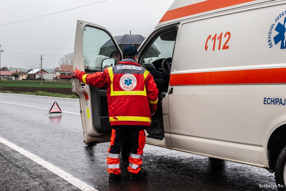 Kilencen, köztük gyerekek kerültek kórházba egy közúti baleset nyomán Szatmár megyében