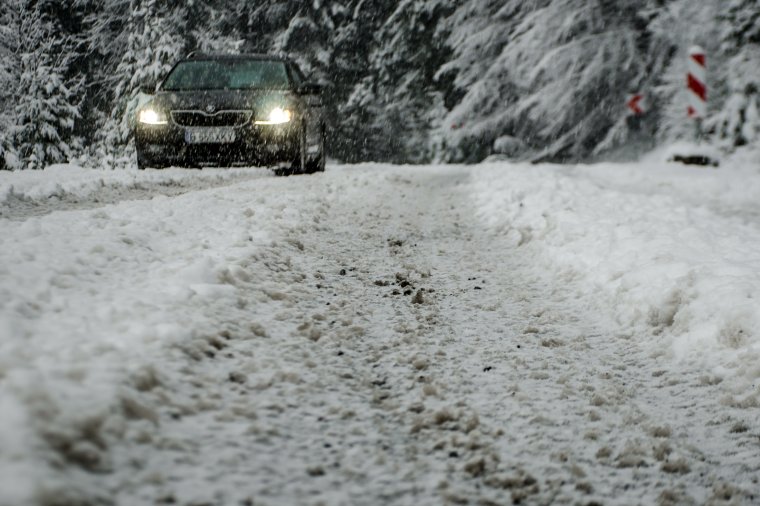 Meteorológusok: havazás és hóviharok várhatók a hegyvidéken
