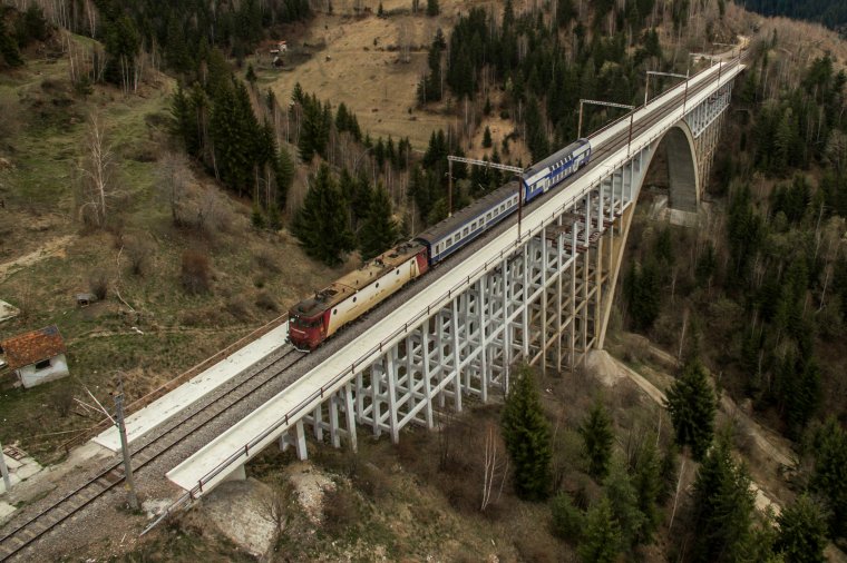 Húsz év után új vasúti szerelvényeket kap a CFR személyszállító részlege