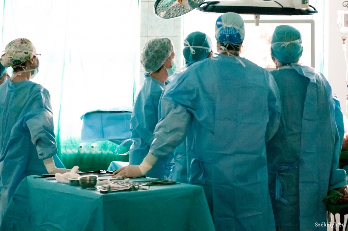 Összetett laparoszkópos műtétet végeztek Marosvásárhelyen