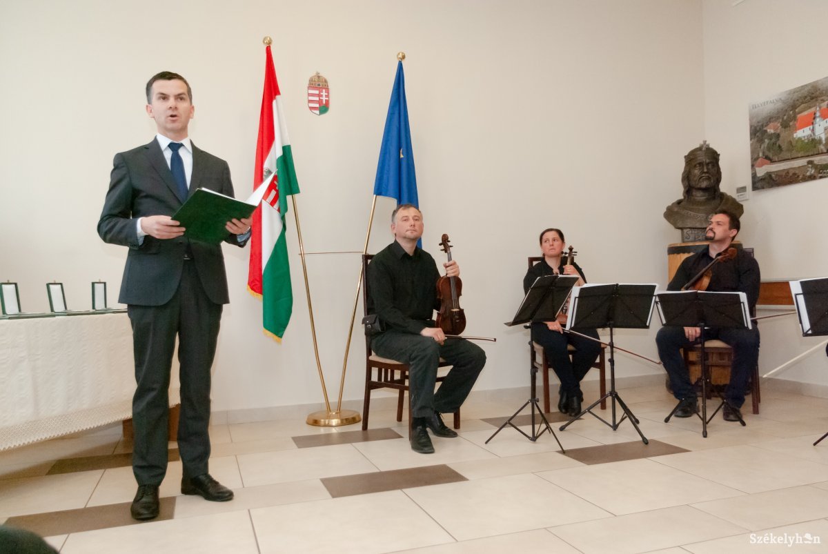 Öt erdélyi közéleti személyiség munkáját ismerték el rangos magyar állami kitüntetésekkel