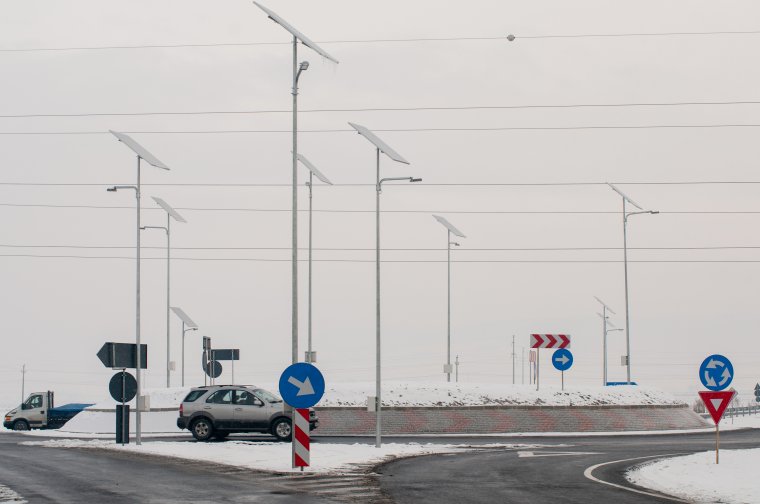 A köd és a rövid nappalok „átka”: nem működnek megfelelően a körforgalomban lévő lámpák
