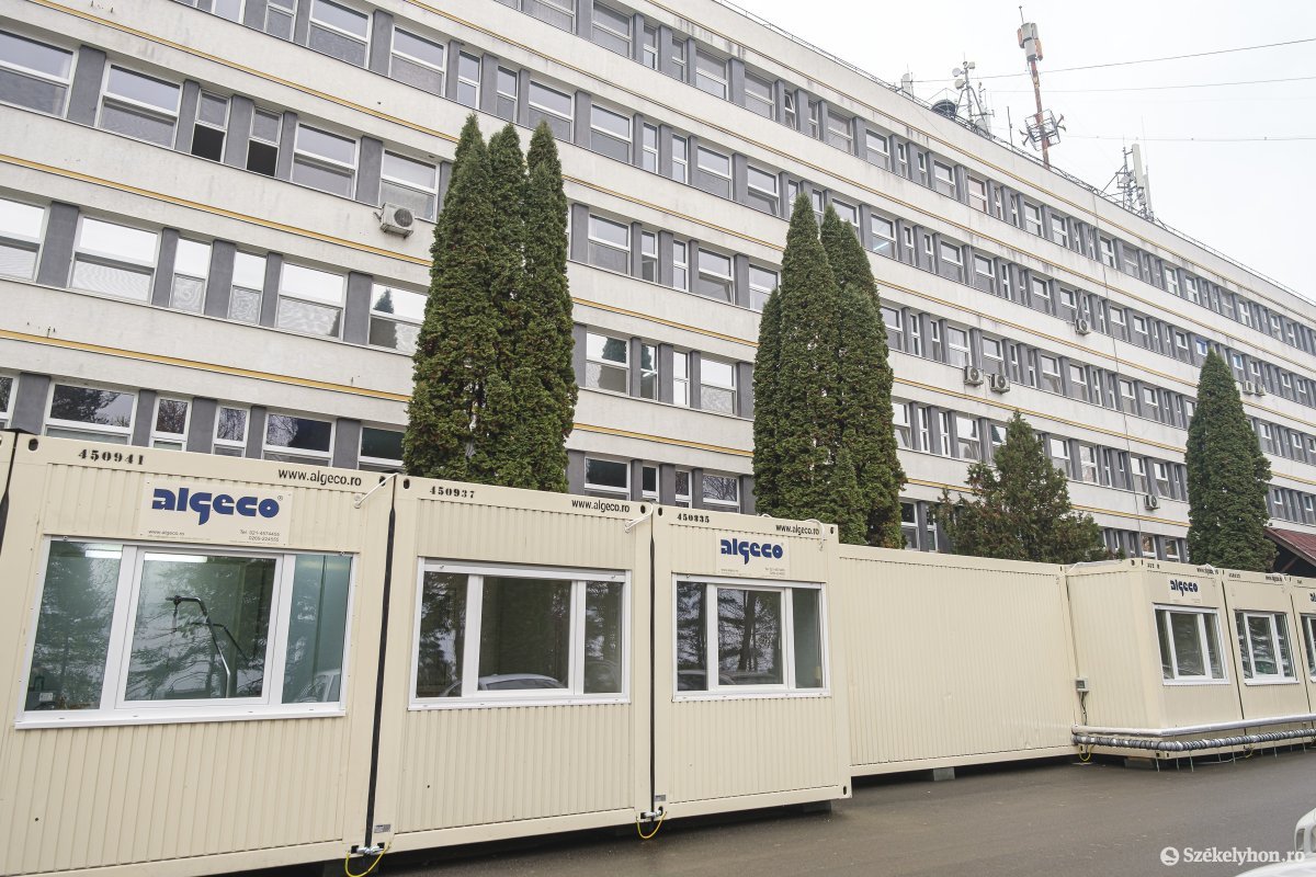 Konténerkórházat állítottak fel a csíkszeredai kórház udvarán