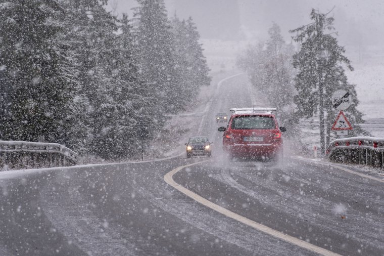 Csapadékosra fordul az időjárás, Erdélyben és a hegyvidéken havazásra is lehet számítani