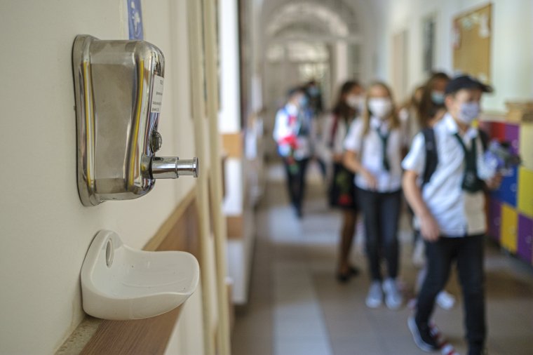 Közel száz fertőzött van a Kolozs megyei iskolákban