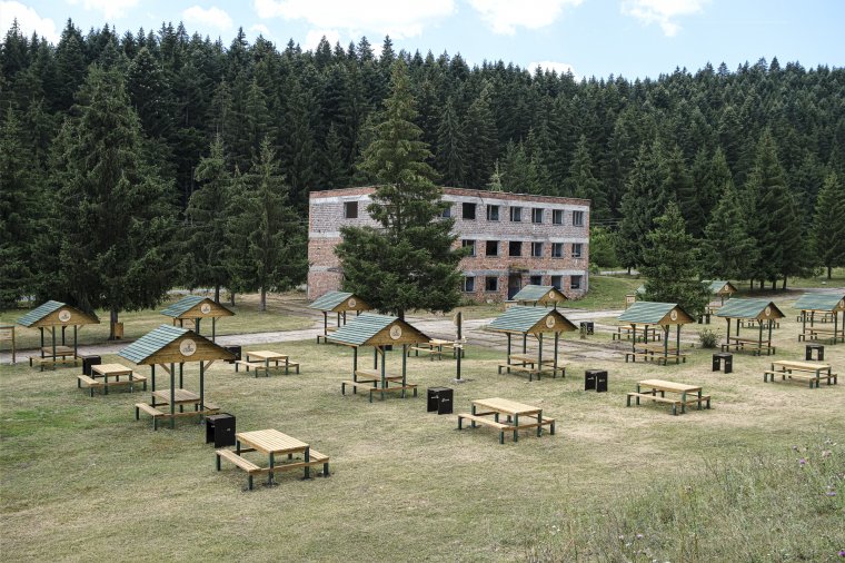Modern piknikezőhelyet létesítettek Csíkszentkirály mellett