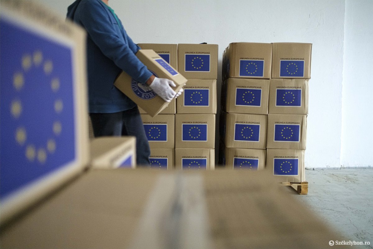 Osztják az uniós segélycsomagokat Csíkszeredában