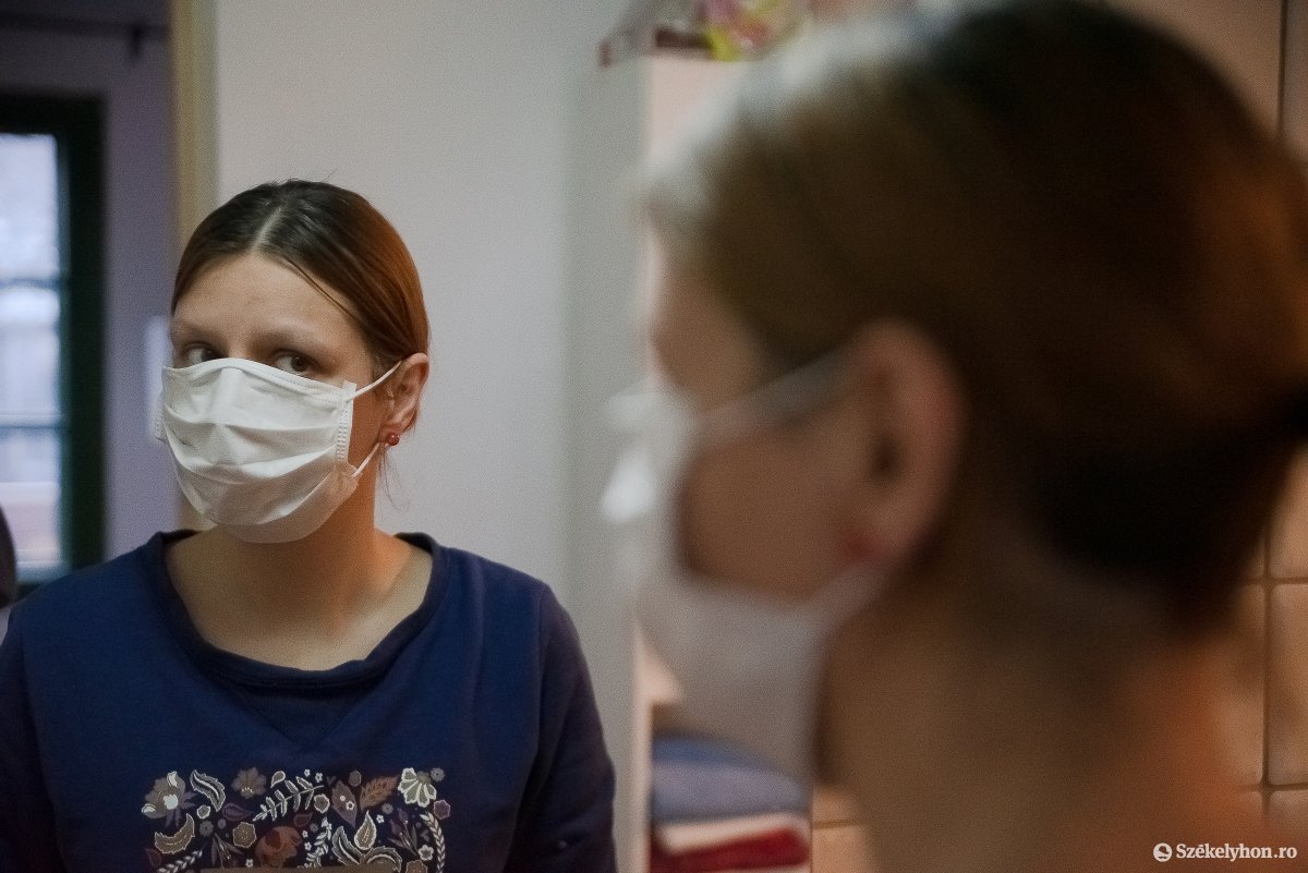 Eltérő szabályok, ajánlások a román hatóságok részéről a szájmaszk használatával kapcsolatban