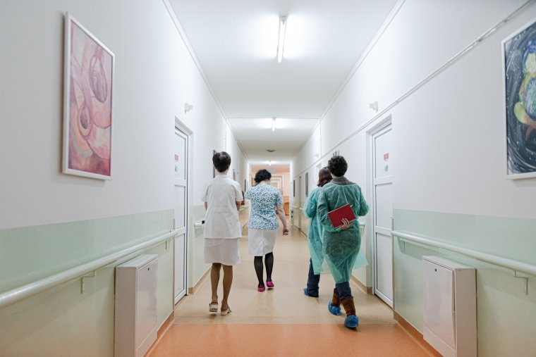 Felkészülten várják a szülni készülő kismamákat a csíkszeredai kórházban