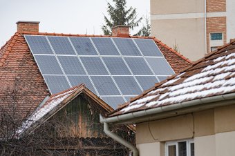 Az Európai Bizottságnál panaszolhatja be az USR a kormányt a napenergiára kivetni tervezett adó miatt