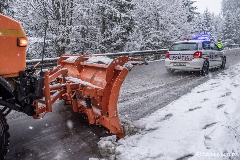Beköszöntött a tél, folyamatosan takarítani kell az utat az észak-erdélyi hágókon