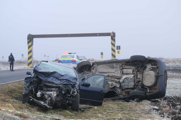 Két személygépjármű ütközött Csíkcsicsó közelében