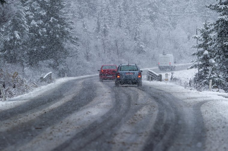 Több erdélyi megyében is havazásra és erős szélre lehet számítani