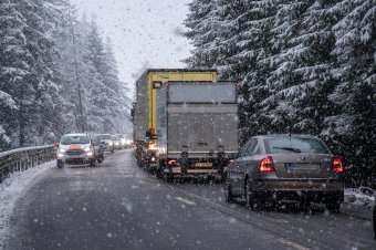 Nyakunkon a tél: több erdélyi megyében is havazhat a hétfői nap folyamán