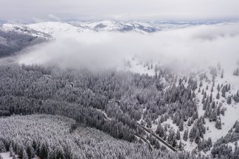 Havazás várható Erdély keleti részén, országszerte sok csapadékra, jegesedésre figyelmeztetnek