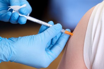 Már az év első felében elérhető lesz az omikronra szabott vakcina, ígéri a német szakhatóság