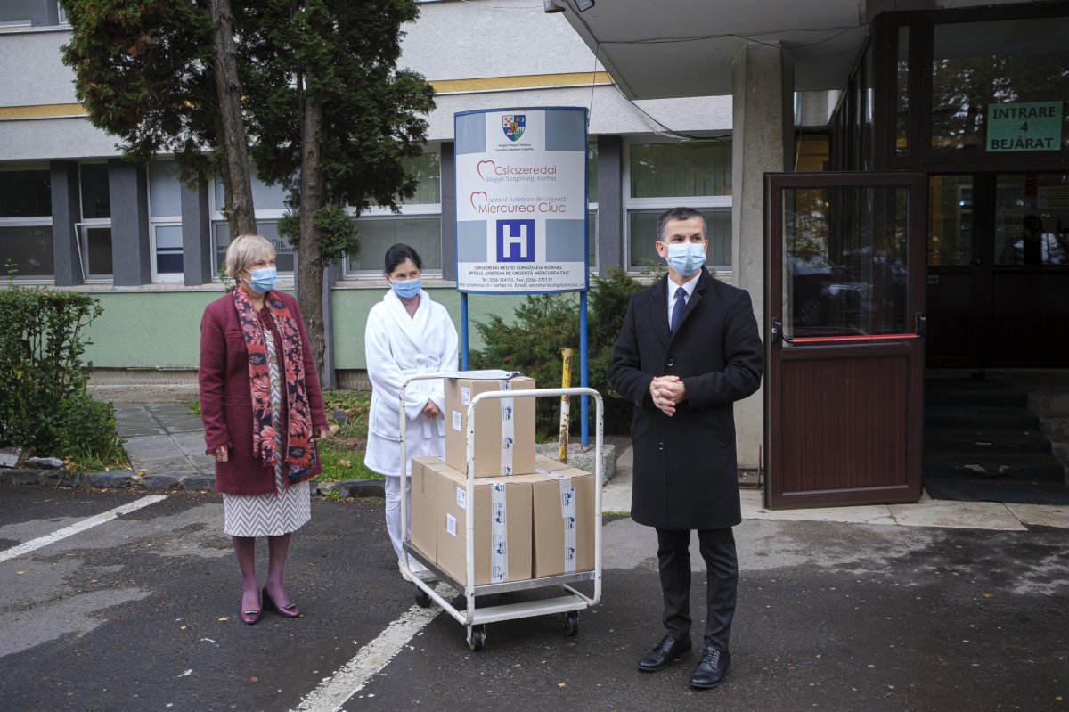 Magyarországi gyógyszerszállítmány érkezett Hargita megyébe a koronavírusos betegek számára
