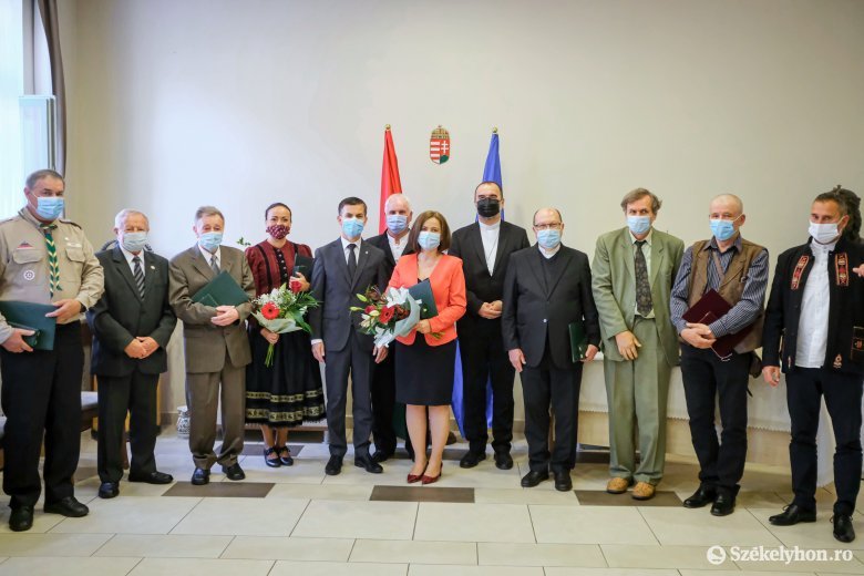 Rangos magyar állami kitüntetéseket adtak át a csíkszeredai főkonzulátuson