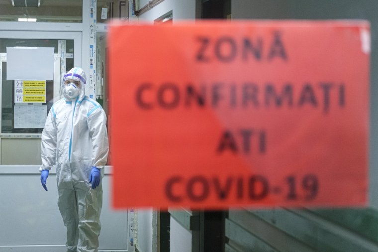 Országos járványnapló: több mint ezer koronavírus-fertőzöttet kezelnek az intenzív terápiás osztályokon