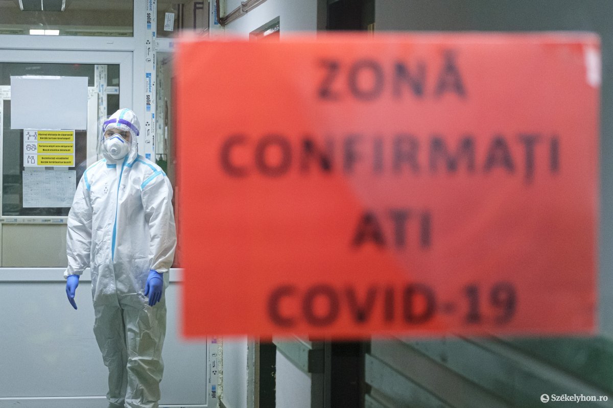 Országos járványnapló: több mint ezer koronavírus-fertőzöttet kezelnek az intenzív terápiás osztályokon