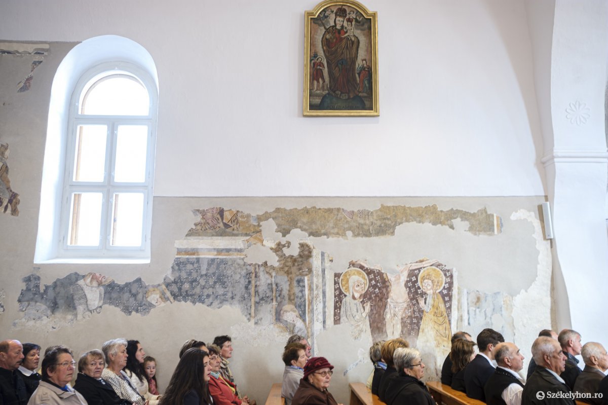 Püspöki áldással adták át a felújított csíkszentmihályi templomot