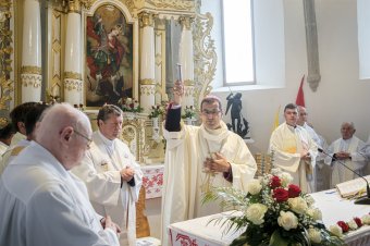 Püspöki áldással adták át a felújított csíkszentmihályi templomot