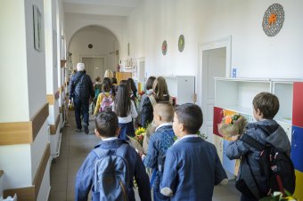 Bizakodva kezdik a tanévet az erdélyi iskolákban: a pedagógusok és a diákok egyaránt remélik, kitart a jelenléti oktatás