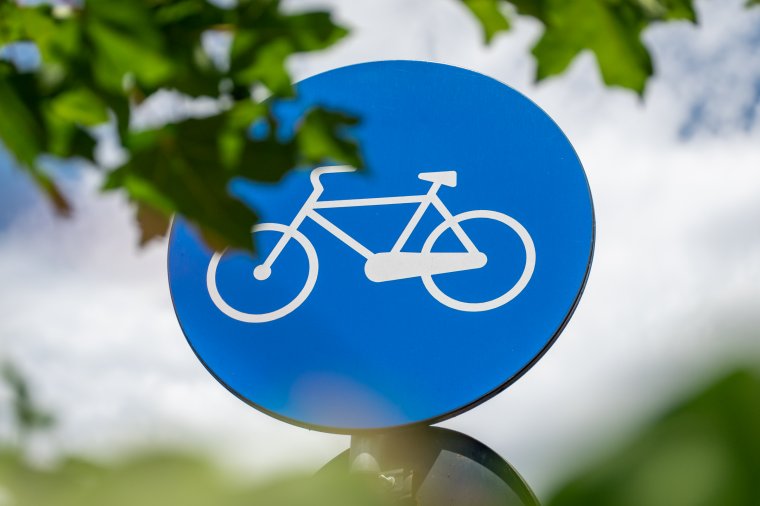 Fókuszban a kerékpározók, új bicikliutakat alakítanak ki Székelyföld-szerte