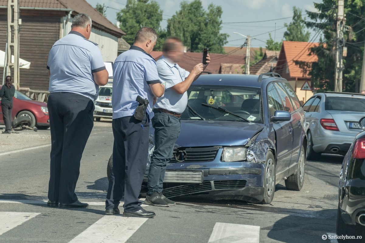 Autók ütköztek össze Csicsóban