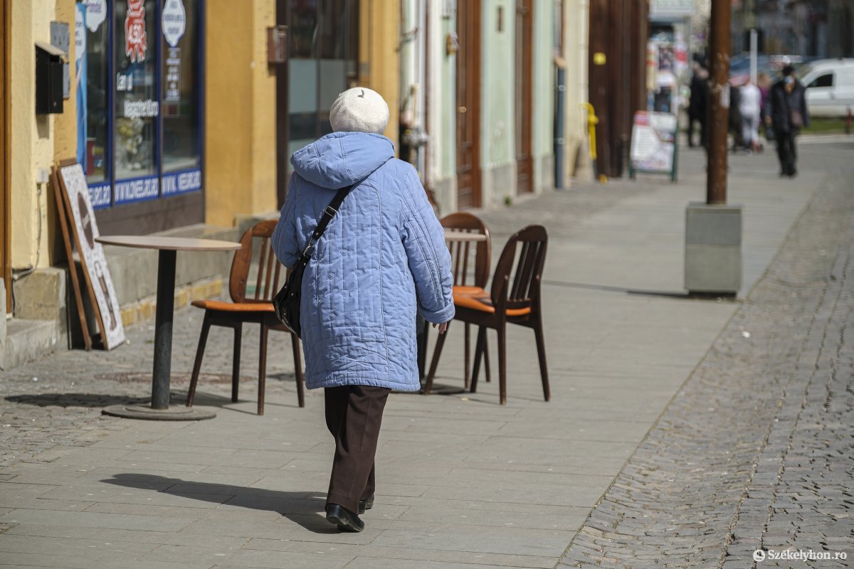 FRISSÍTVE – Hetven évre emelné a nyugdíjkorhatárt, és megtiltaná az időskori juttatás és a fizetés halmozását a PNL javaslata