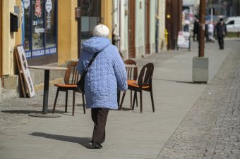 FRISSÍTVE – Hetven évre emelné a nyugdíjkorhatárt, és megtiltaná az időskori juttatás és a fizetés halmozását a PNL javaslata