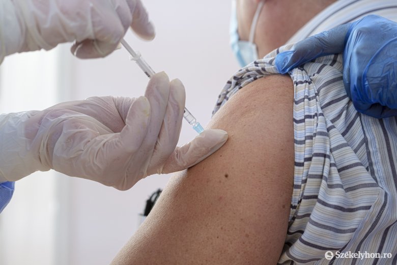 Csak néhányan kellett volna még felvegyék a vakcinát, hogy ma kinyithassanak – sürgősségi oltáskampányt hirdettek