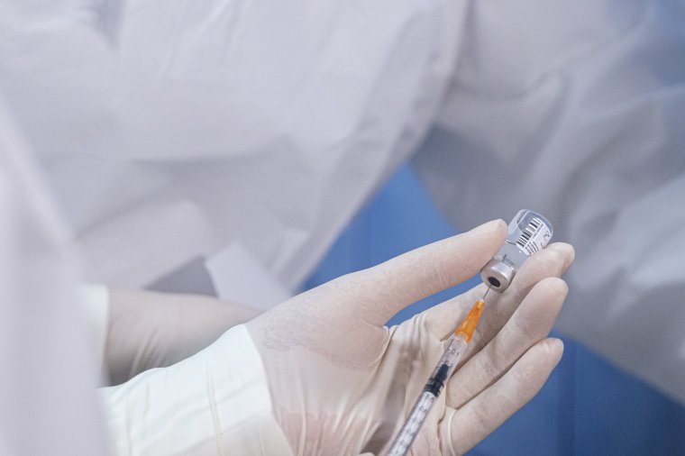 Szakértők: a brazil vírustörzs ellen is véd a Pfizer–BioNTech koronavírus elleni vakcina