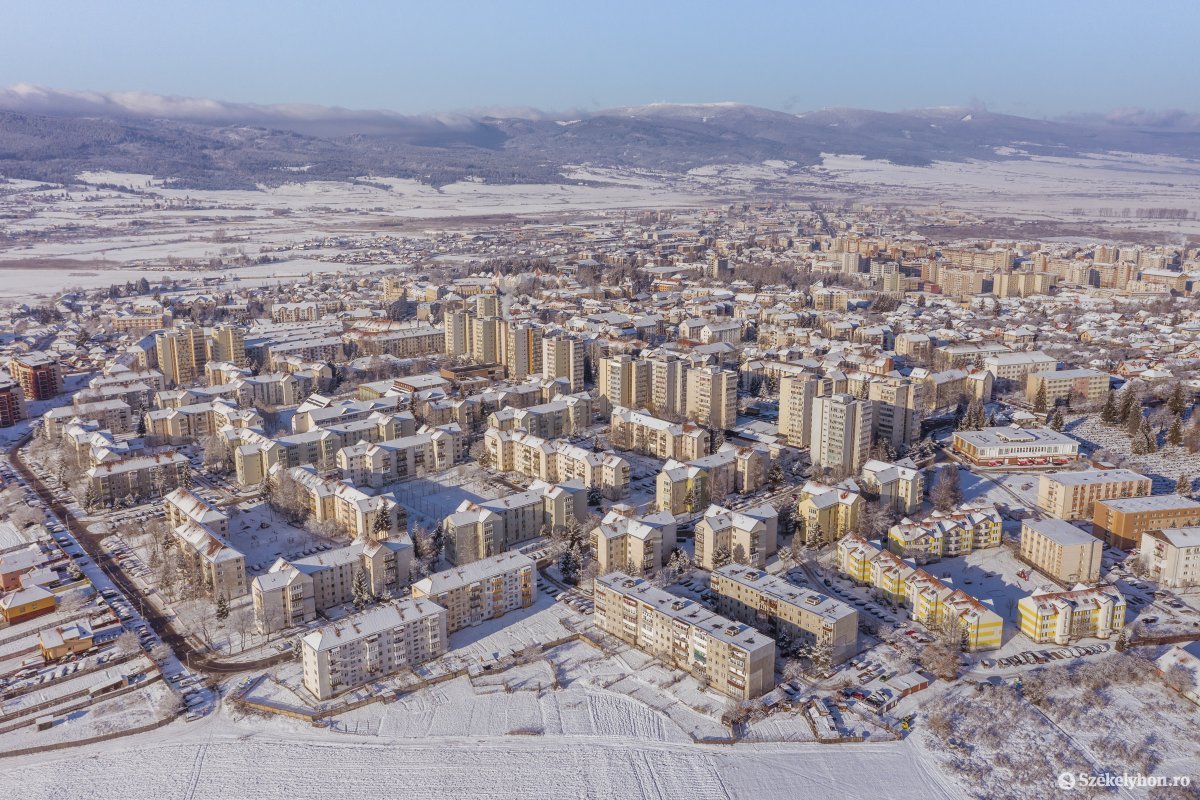 Itt a kemény tél: Csíkszeredában mínusz 23 Celsius-fokot mértek, Arad megyében elhajlott a sín