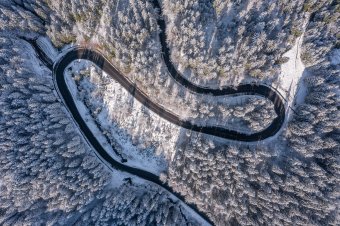 Az erdélyi hegyekbe megérkezik a tél: havazásra, erős szélre figyelmeztetnek a meteorológusok