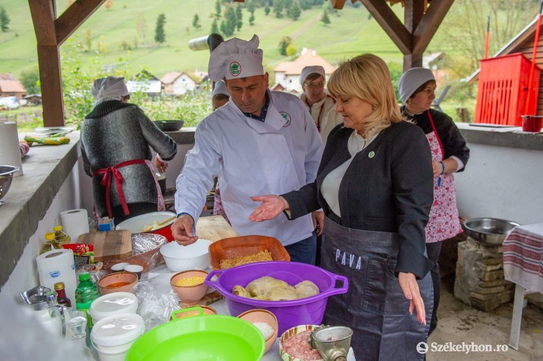 Hagyományos ízeket keresve – megnyitották az erdélyi ízek fesztiválját a Gyimesekben