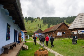 Fejenként átlagosan 2550 lejt költött el csaknem 900 ezer külföldi turista az első félévben Romániában
