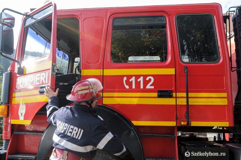 Kigyulladt egy személyvonat mozdonya a temesszlatinai állomáson