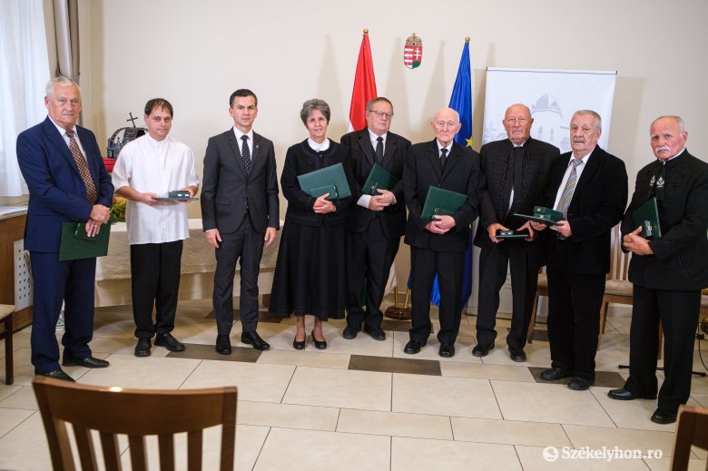 Nyolc erdélyi személyiség példaértékű közösségi munkáját ismerték el
