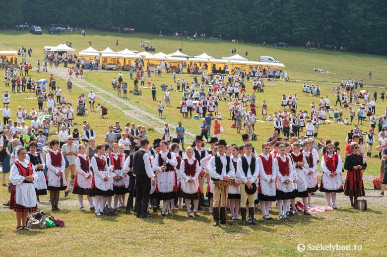 Körtánc, szekeres felvonulás, szentmise