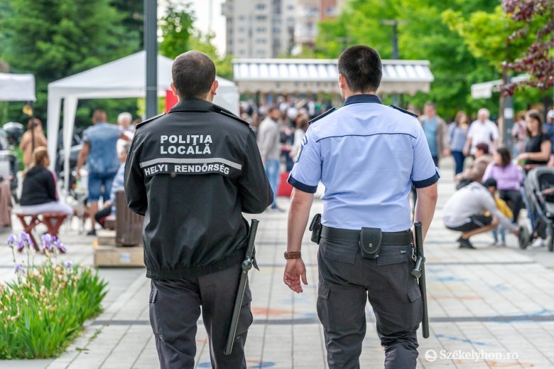 Közterületen való italozás, szemetelés, csendzavarás – akad dolga a helyi rendőrségnek Csíkszeredában