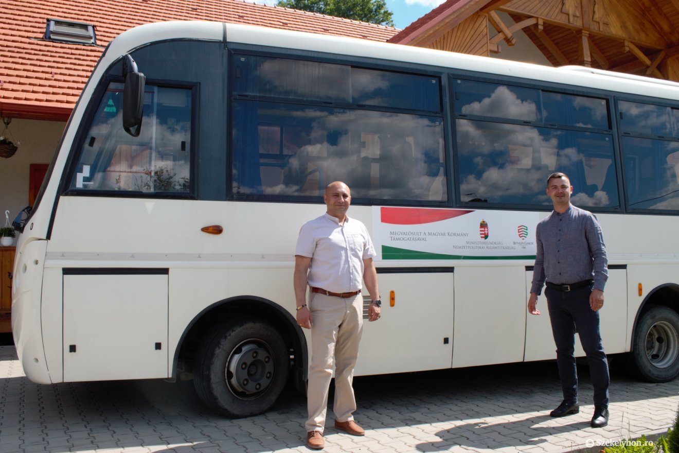 Autóbusszal gazdagodott a gyimesbükki közösség