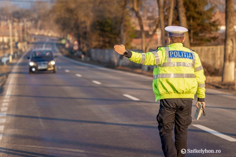 Eljárás indult a közlekedési bírságokat hamisító Temes megyei rendőr ellen