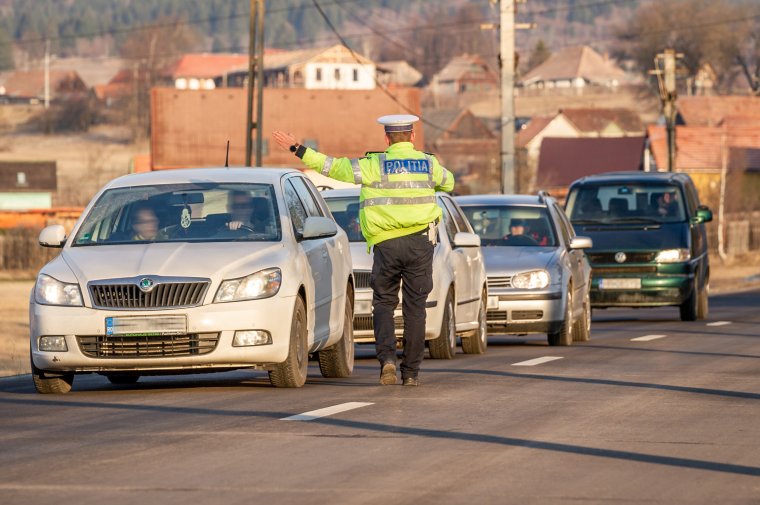 Négy óra alatt húsz jogosítványt függesztettek fel a közlekedésrendészek