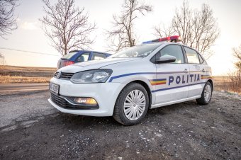 Házkutatás több erdélyi megyében hivatalos iratok hamisítása miatt, jogosítványt és oltási igazolást is „gyártott” a gyanúsított