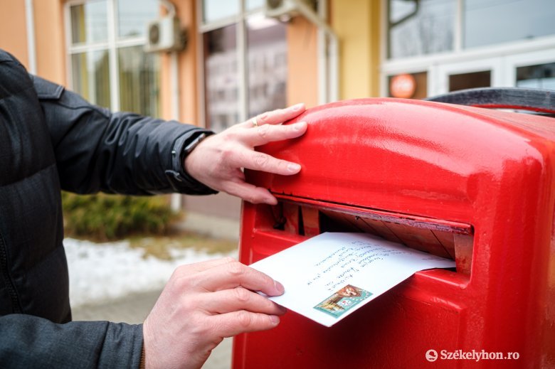 Román Posta-igazgató: drágítani kell, leáldozott a hagyományos levelezés napja a digitalizáció világában