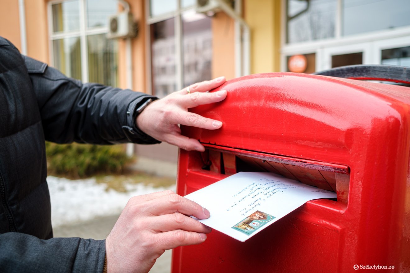 Román Posta-igazgató: drágítani kell, leáldozott a hagyományos levelezés napja a digitalizáció világában